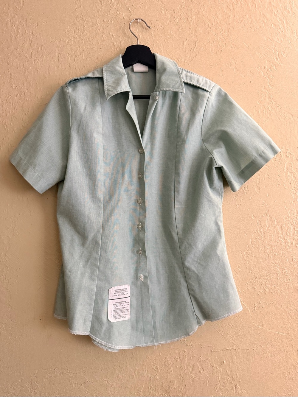 Vintage Women's Short-Sleeve Button Down Shirt in Light Mint